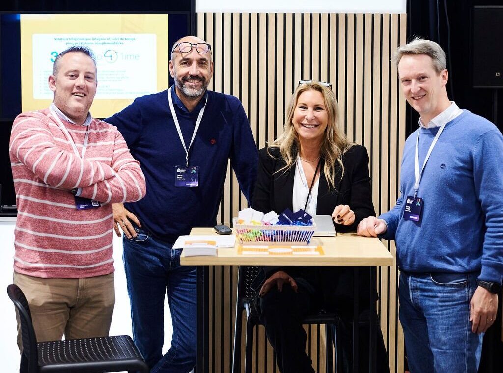 L'équipe de creativeOne et de Logis-gest réunies lors du congrès pour promotionner le produit Copromatic
